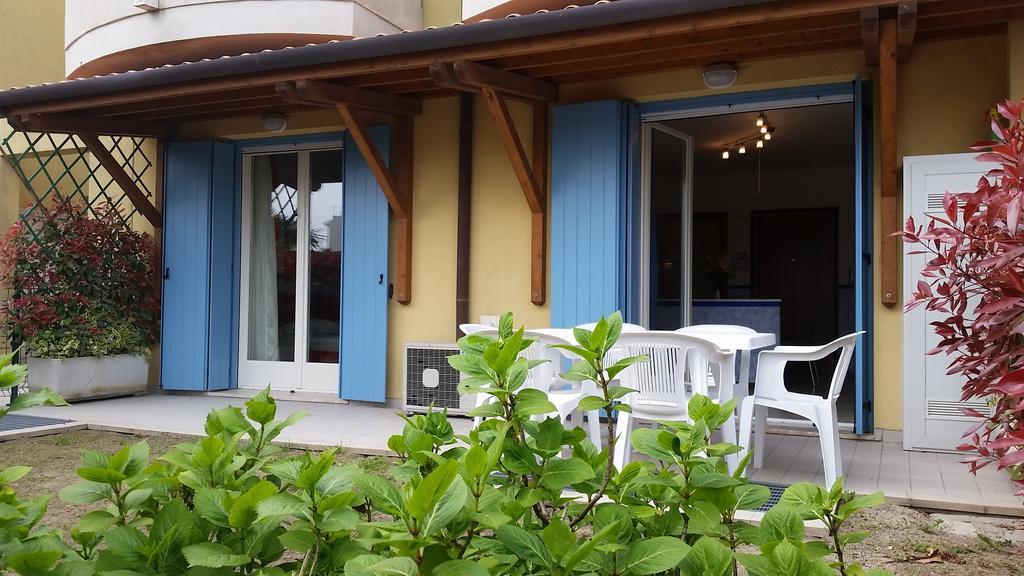 Residence Elisa Piano Terra Con Giardino E Posto Spiaggia Incluso Caorle Cameră foto