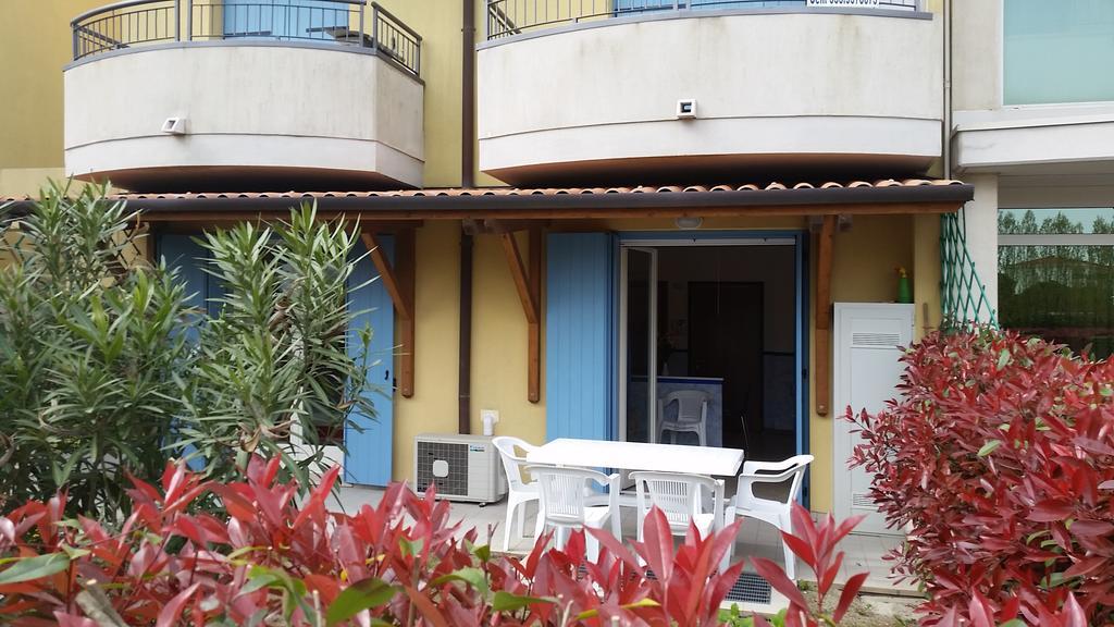 Residence Elisa Piano Terra Con Giardino E Posto Spiaggia Incluso Caorle Cameră foto