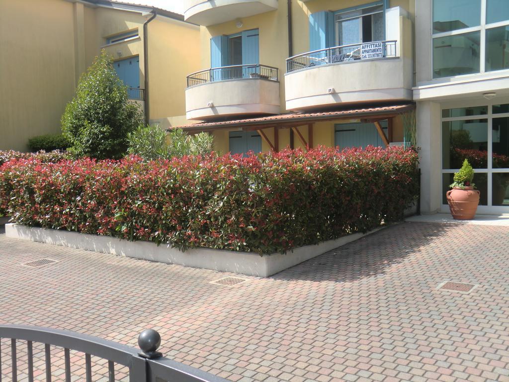 Residence Elisa Piano Terra Con Giardino E Posto Spiaggia Incluso Caorle Cameră foto