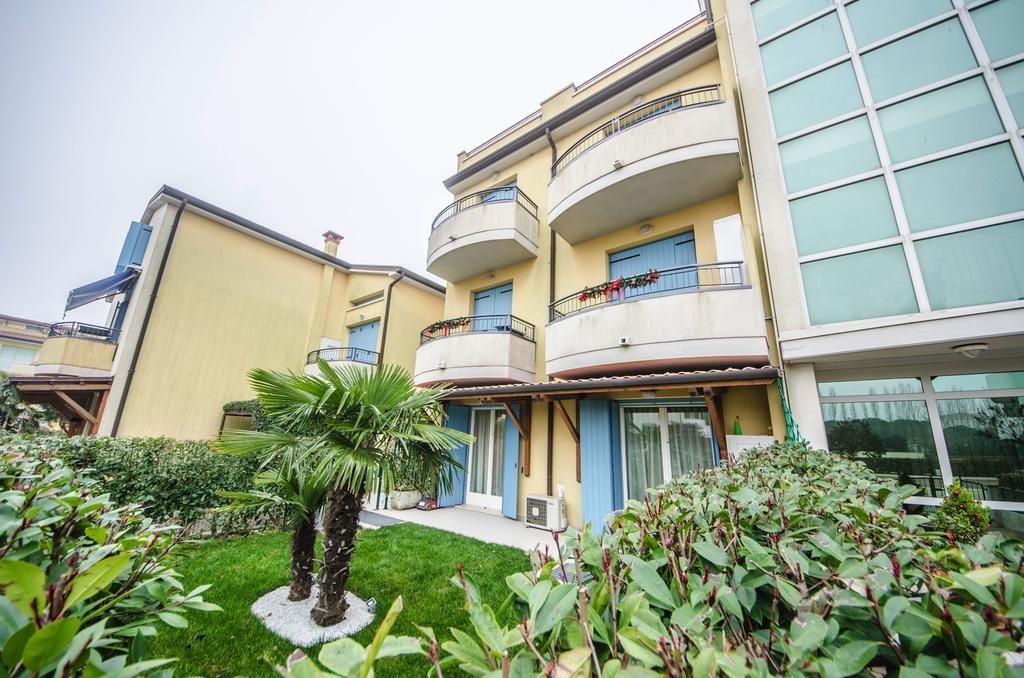 Residence Elisa Piano Terra Con Giardino E Posto Spiaggia Incluso Caorle Exterior foto