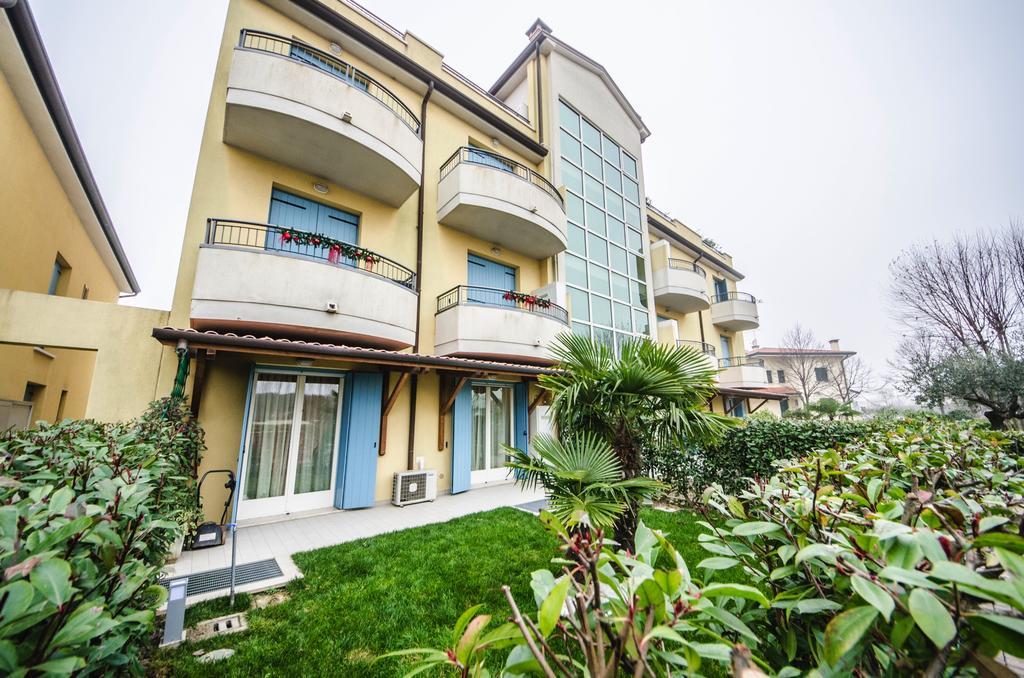 Residence Elisa Piano Terra Con Giardino E Posto Spiaggia Incluso Caorle Cameră foto