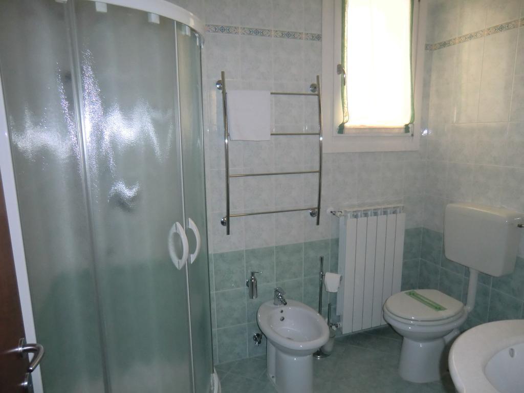 Residence Elisa Piano Terra Con Giardino E Posto Spiaggia Incluso Caorle Cameră foto